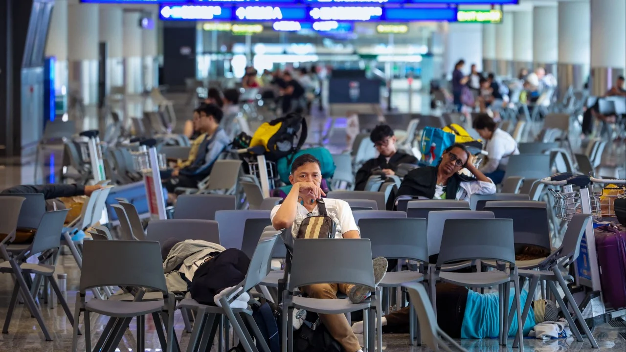 2,000 passengers stranded overnight at Hong Kong airport due to Typhoon Noul