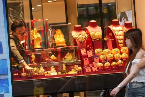 A jewellery shop on Canton Road in Tsim Sha Tsui, Hong Kong, during China’s ‘golden week’ holidays in May. Photo: Jelly Tse
