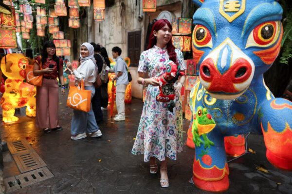 People visit a Chinese New Year art installation to welcome the Year of the Horse at Kwai Chai Hong in Chinatown, Kuala Lumpur, Malaysia, on January 29. Photo: Reuters