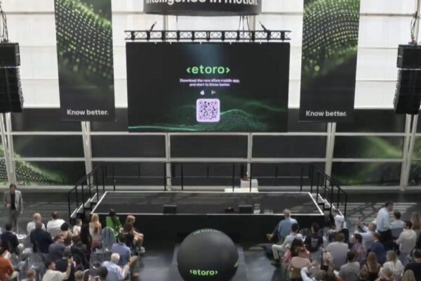 etoro introduces new logo and new look, launches new mobile app