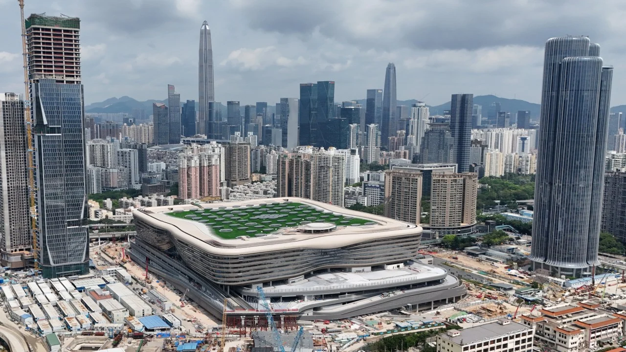 Promote Huanggang Port crossing system and improve bus parking, authorities urged