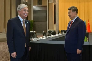 Presidents Kassym-Jomart Tokayev and Xi Jinping meeting in Shanghai