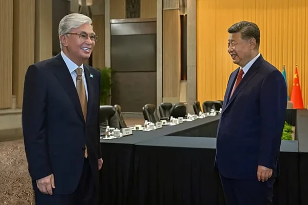 Presidents Kassym-Jomart Tokayev and Xi Jinping meeting in Shanghai