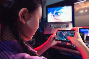 Should Hong Kong regulate loot boxes as addiction issues arise in mobile gaming?