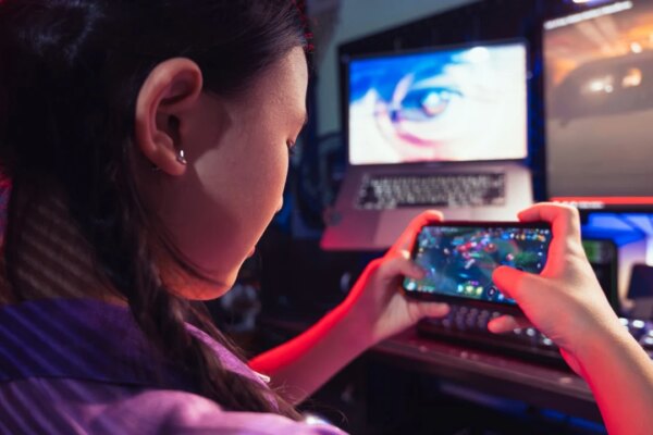 Should Hong Kong regulate loot boxes as addiction issues arise in mobile gaming?
