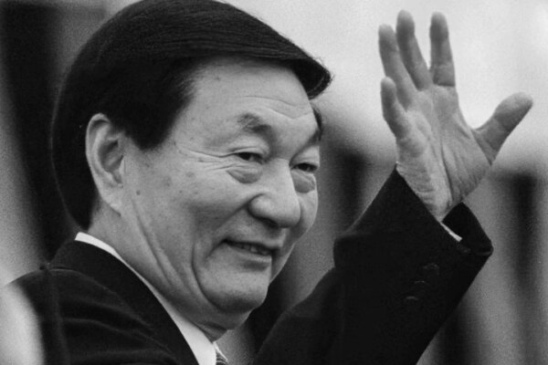 ‘I’ll be first in line to buy your bonds’: how Zhu Rongji put steel in Hong Kong’s spine