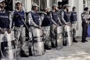 Bangladesh Police personnel stand guard outside the International Crimes Tribunal in Dhaka. (Picture for representation/ANI )