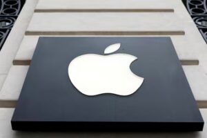 FILE PHOTO: View of an Apple logo at an Apple store in Paris, France, April 23, 2025. REUTERS/Abdul Saboor/File Photo (REUTERS)
