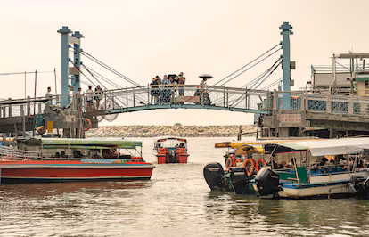 Pueblo de Tai O. El puente Tai Chung marca la entrada a Tai O en Hong Kong