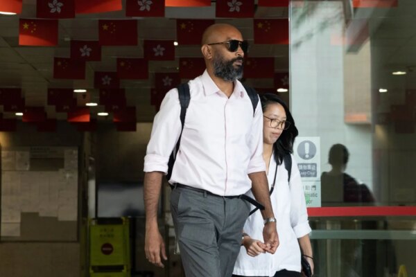 HKU virologist spared conviction for assaulting man and damaging his phone