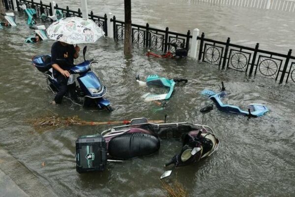 Rain pounds Beijing as Typhoon Dolphin sweeps through China