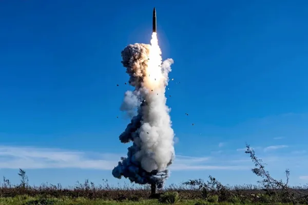 CHINA MISSILE. AFP TOPSHOT - This handout photograph taken on September 25, 2024 and released by the Chinese People's Liberation Army News and Communication Center on September 26, 2024, shows the Chinese People's Liberation Army Rocket Force launching an intercontinental ballistic missile carrying a dummy warhead into the Pacific Ocean, at an undisclosed location. (Photo by HANDOUT / Chinese People's Liberation Army News and Communication Center / AFP) / -----EDITORS NOTE---EDITORIAL USE - MANDATARY CREDIT "AFP PHOTO / CHINESE PEOPLE'S LIBERATION ARMY NEWS AND COMMUNICATION CENTER " - NO MARKETING NO ADVERTISING CAMPAIGNS - DISTRIBUTED AS A SERVICE TO CLIENTS