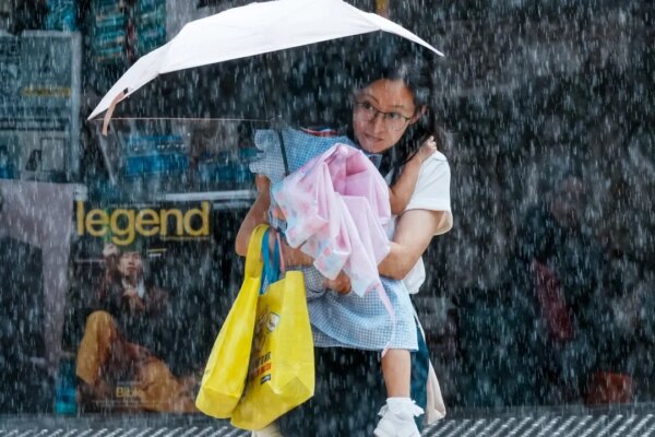 Hong Kong keeps T1 signal in force as storm edges closer to Guangdong coast