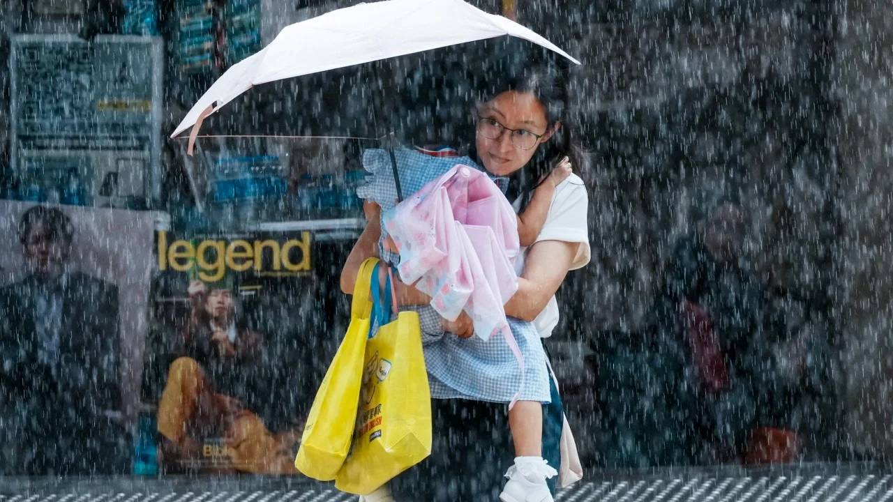 Hong Kong keeps T1 signal in force as storm edges closer to Guangdong coast