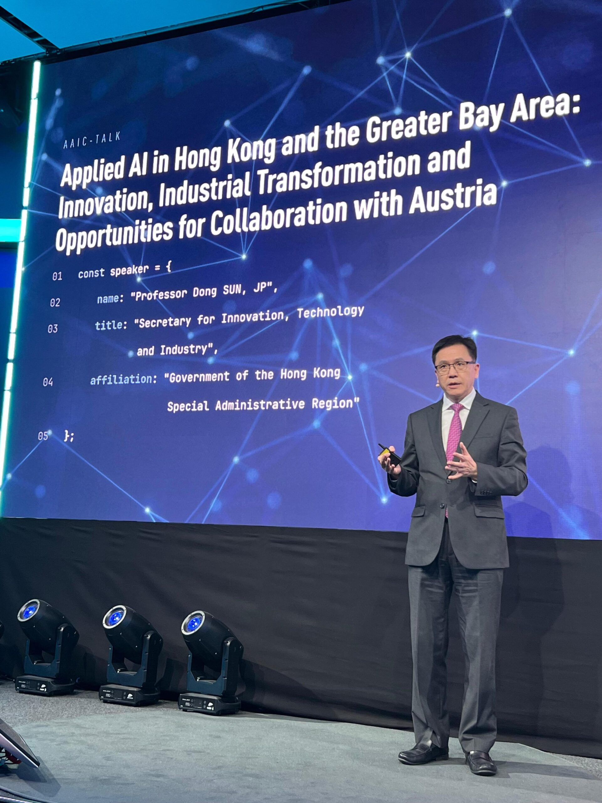Professor Sun Dong delivering a keynote speech at the Applied Artificial Intelligence Conference 2026 in Vienna