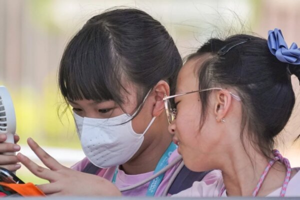Unvaccinated children, elderly face much higher risk of major flu complications: official