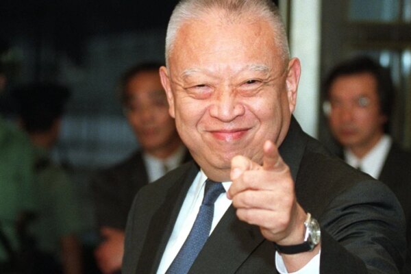 Hongkongers pay tribute to late leader Tung Chee-hwa at community halls