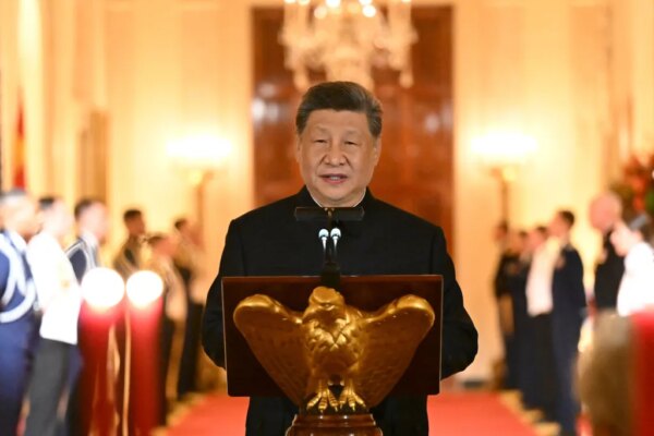 Chinese President Xi Jinping speaking at a podium with an eagle emblem at a White House banquet.
