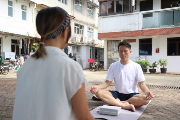 Ngai Tsz-wai (right) with yoga instructor Zero Chan on Peng Chau. Photo: Silvia Siu