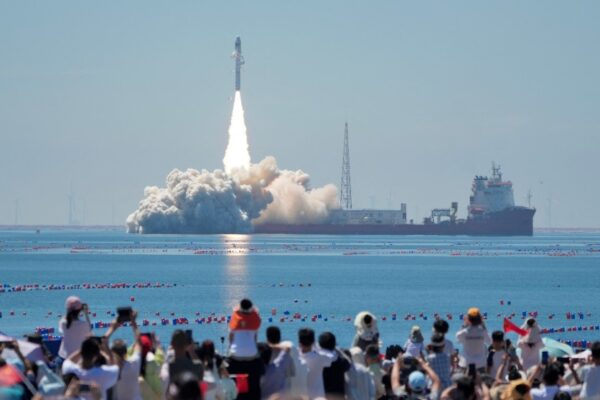 Jielong-3 carrier rocket carrying two satellites Dongfang