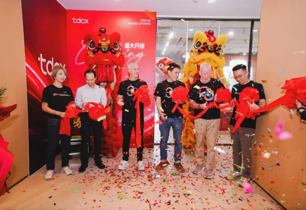 TDCX celebrates the grand opening of its Foshan campus, its sixth center in China. From left to right: Angie Tay (EVP and Group COO), guest of honour Mr. Guo Yaoyu (Deputy Director, Management Office, Nanhai District, Foshan ), Laurent Junique (Founder and CEO), Chin Tze Neng (CFO), Michael Cowell (Managing Director, Hong Kong) and Tony Chen (Country Director, China).