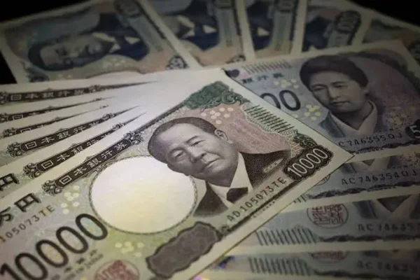 BREAKING: Japanese Yen Surges, Forex Traders Brace for Intervention